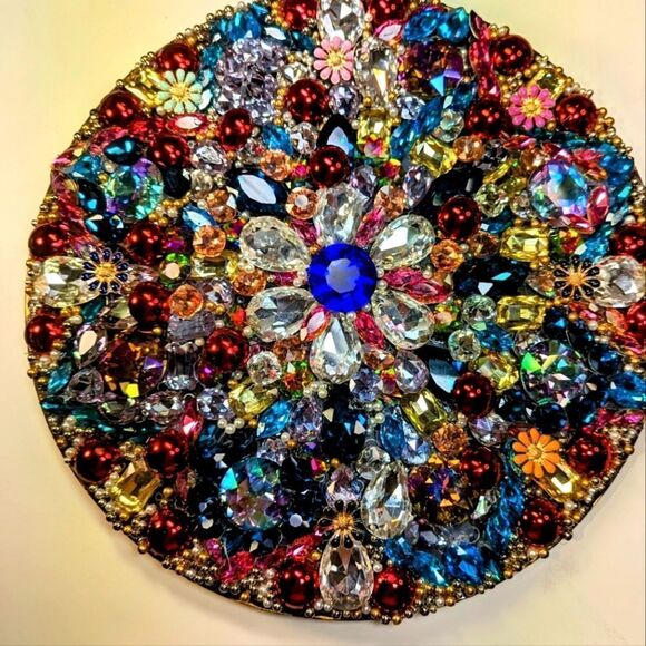 Wendy Gell jeweled Mandala sculpture for the wall. Gorgeous stones. signed - Picture 3 of 3